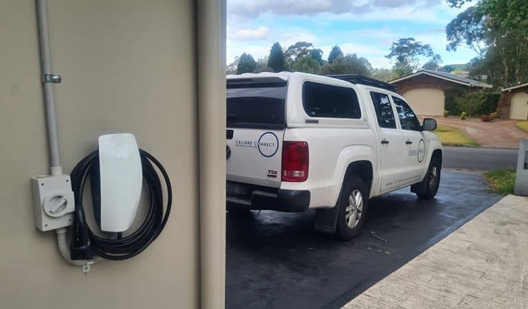 tesla-home-charging-station